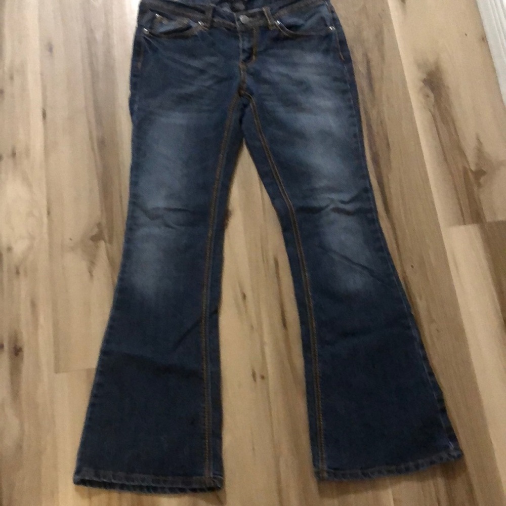 EARL JEAN BLUE Dark blue 5 pocket jeans. Junior Size 5. Pant length is 30”